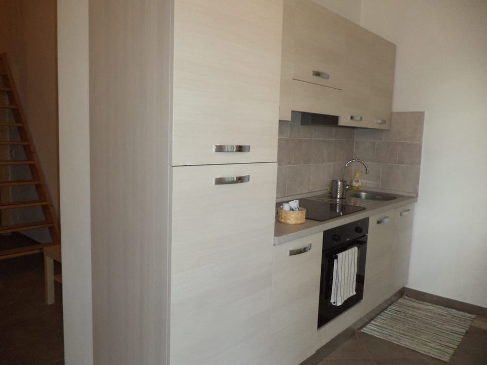 Duplex | Private kitchenette | Shared fridge, stovetop, espresso maker, coffee/tea maker