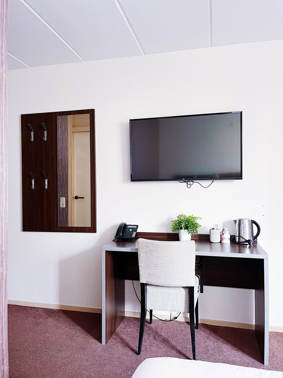 Double Room | Desk, free WiFi, bed sheets