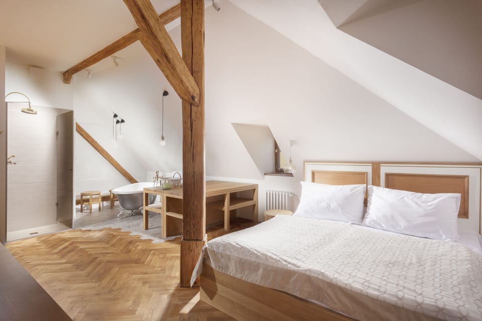 Deluxe Double Room, 1 King Bed | In-room safe, free WiFi, bed sheets