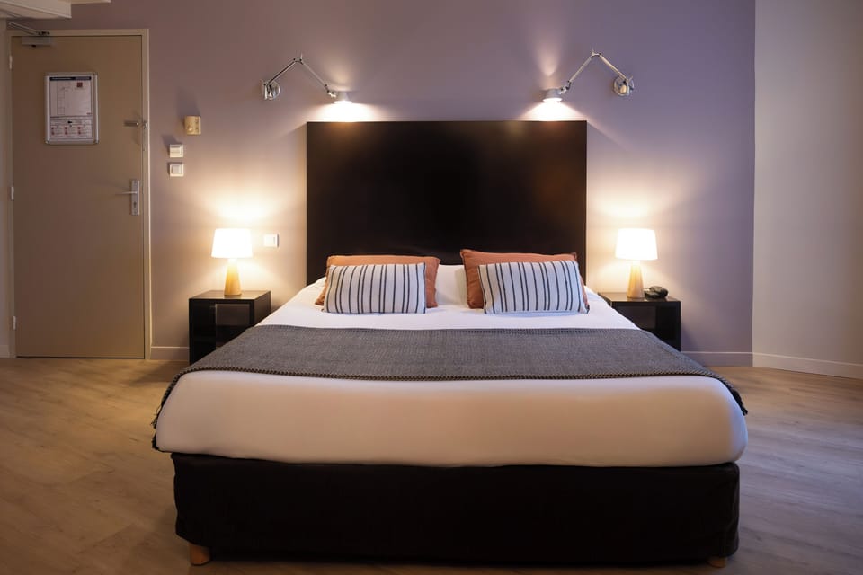 Double Room (Intermediate Double Room) | Premium bedding, individually furnished, desk, laptop workspace