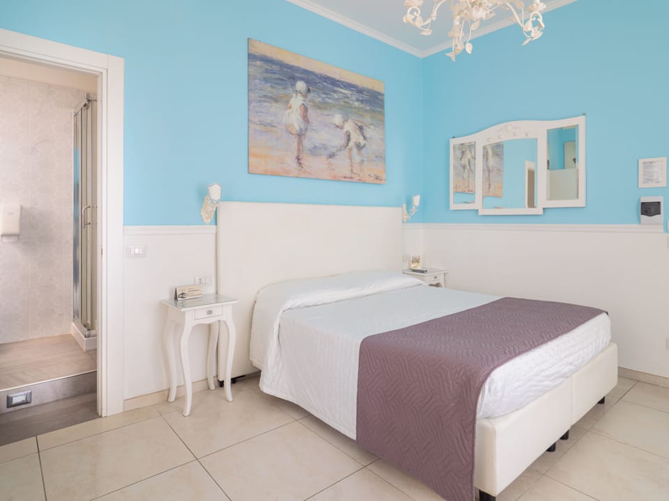 Superior Double or Twin Room, Ensuite | Egyptian cotton sheets, premium bedding, down comforters, in-room safe