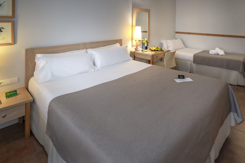 In-room safe, desk, laptop workspace, soundproofing
