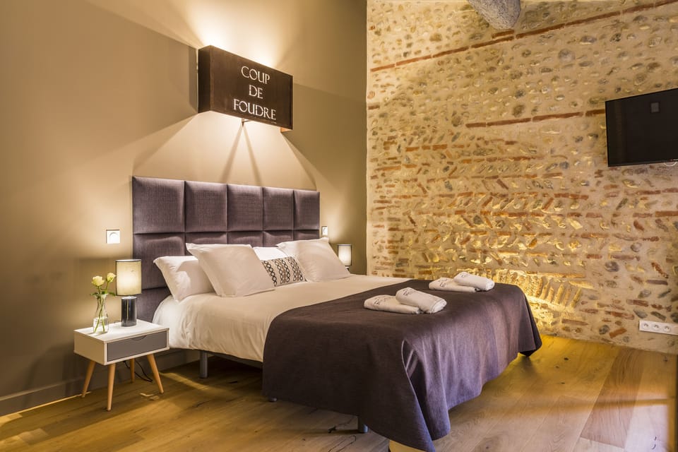 Deluxe Suite | In-room safe, individually decorated, individually furnished, desk
