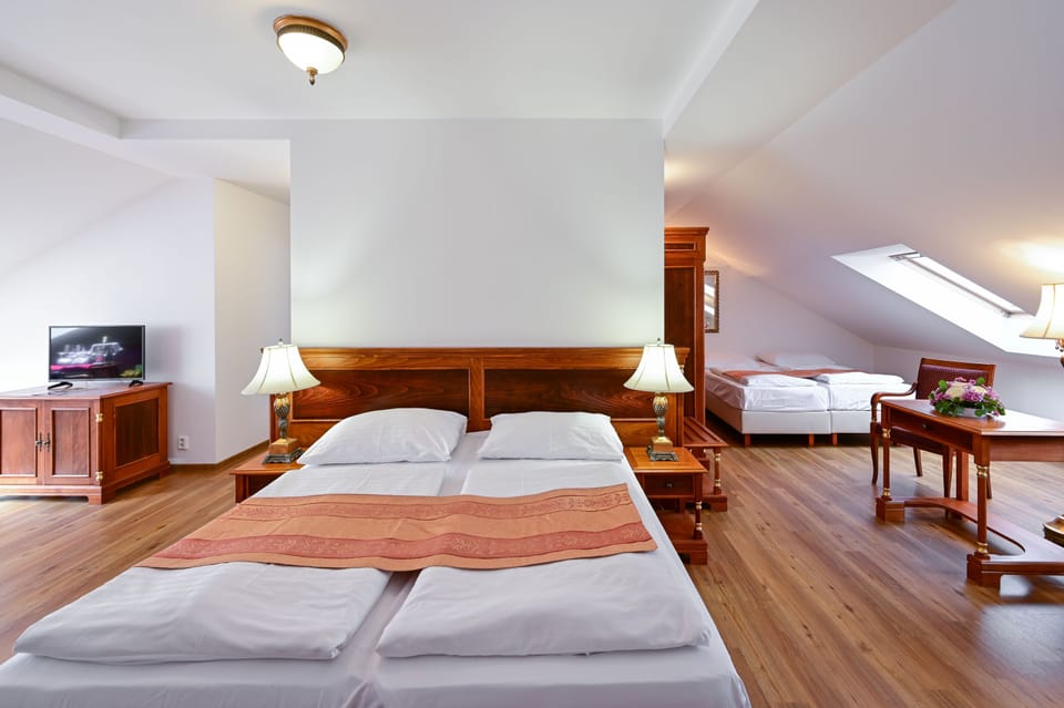 Family Room | Down comforters, in-room safe, desk, blackout drapes