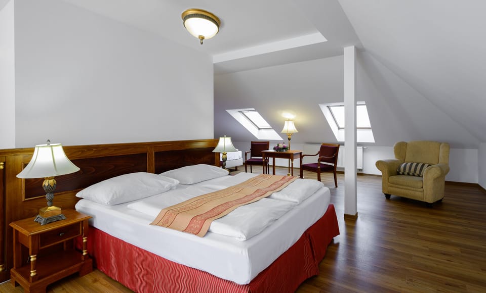 Family Room | Down comforters, in-room safe, desk, blackout drapes