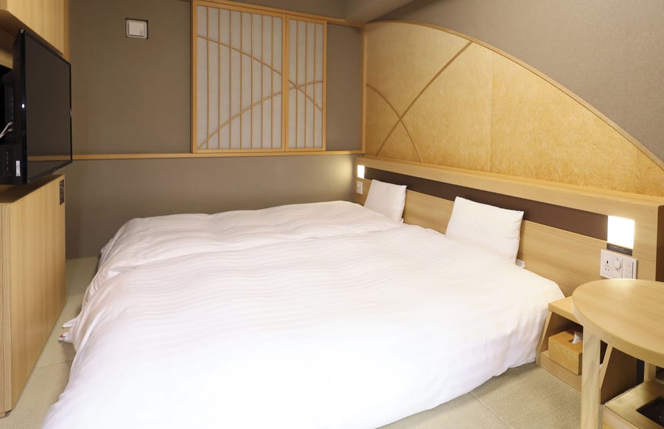 Down comforters, in-room safe, desk, laptop workspace