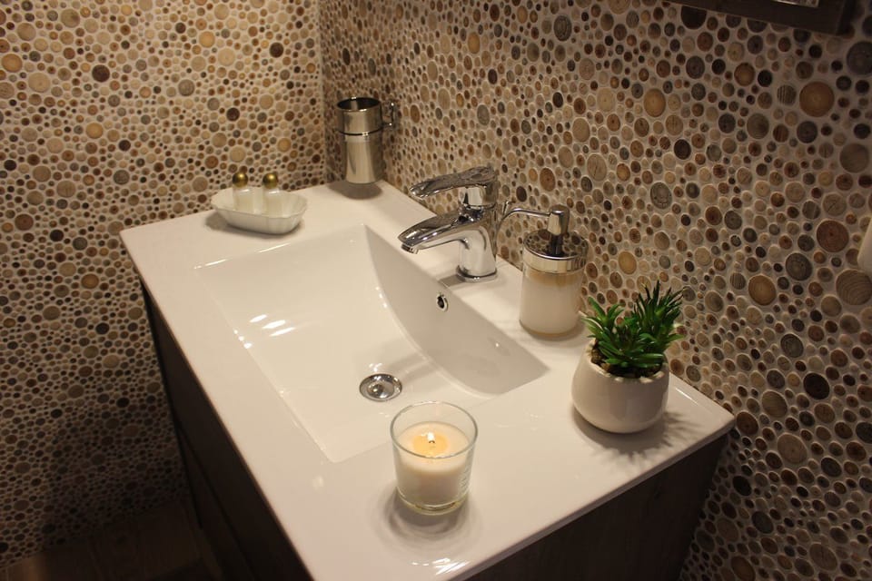 Bathroom sink