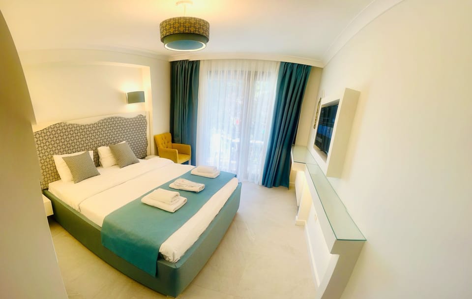 Deluxe Room, Balcony | Soundproofing, free WiFi, bed sheets