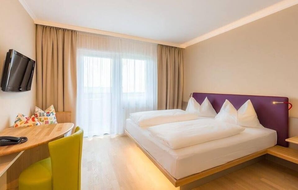 Family Room | In-room safe, desk, free cribs/infant beds, free WiFi