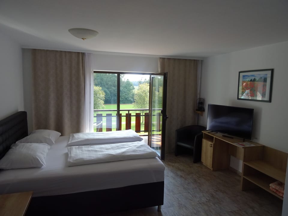Quadruple Room, Balcony | Laptop workspace, blackout drapes, soundproofing, free WiFi