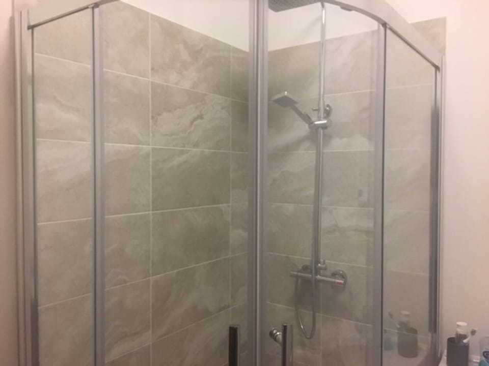 Double Room, Shared Bathroom (With TV) | Bathroom