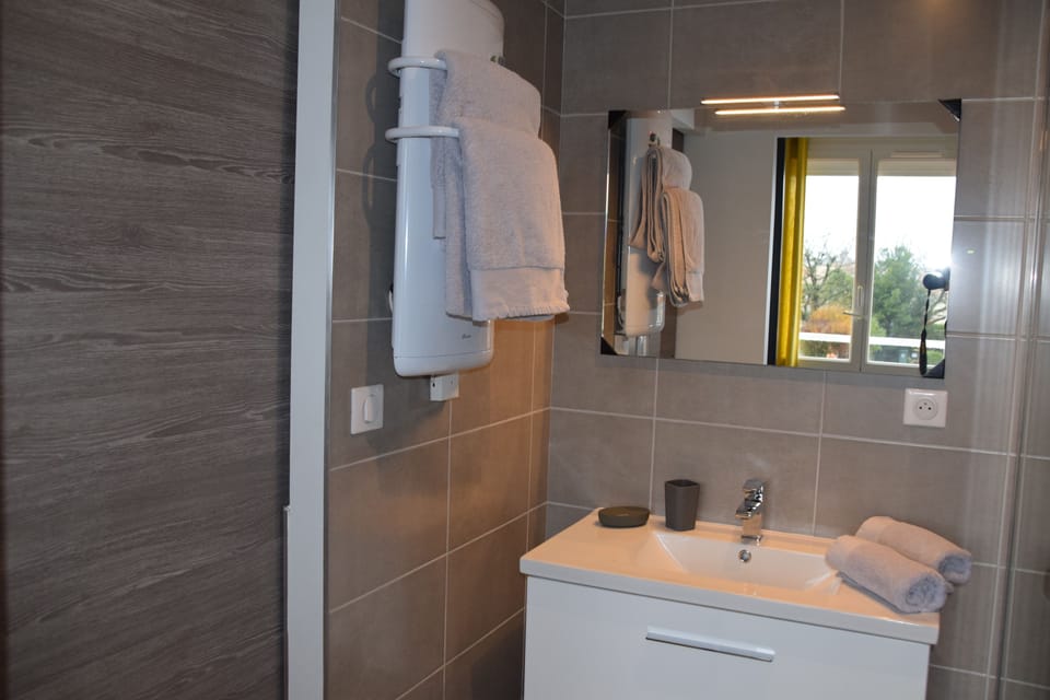 Suite, Private Bathroom (Océan) | 1 bedroom, individually decorated, individually furnished