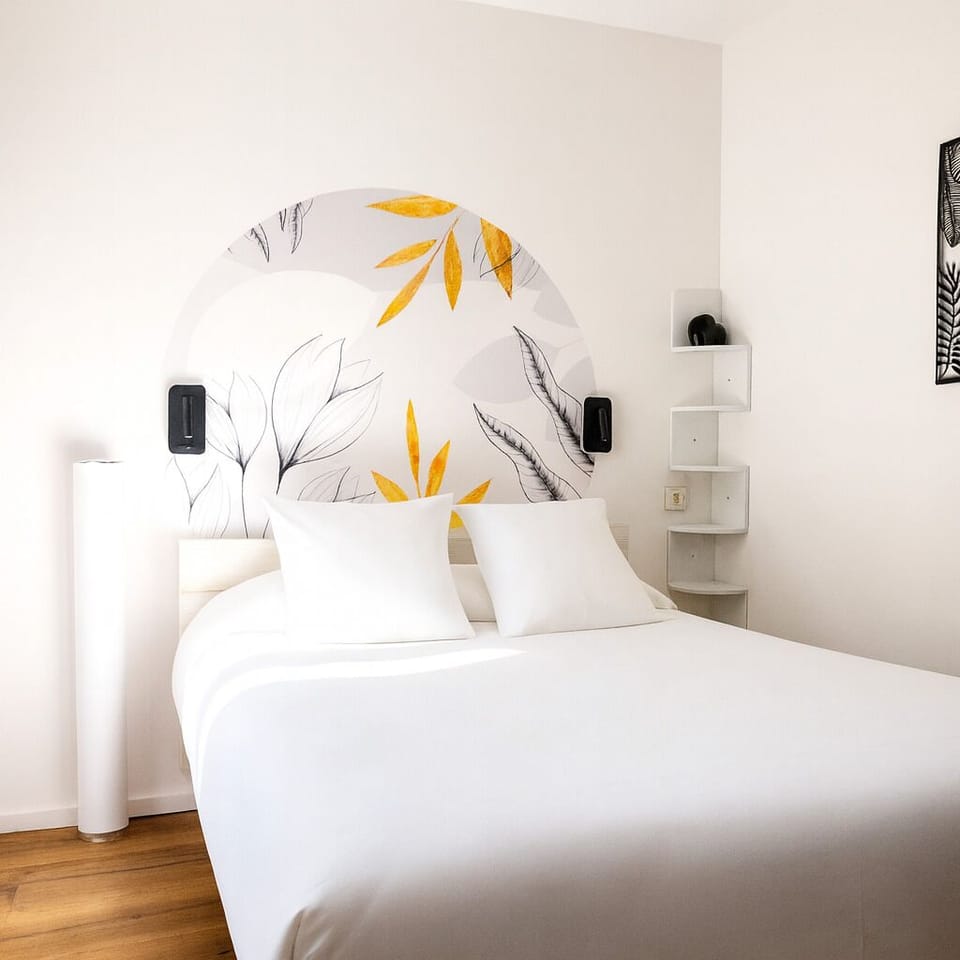 Free WiFi, bed sheets