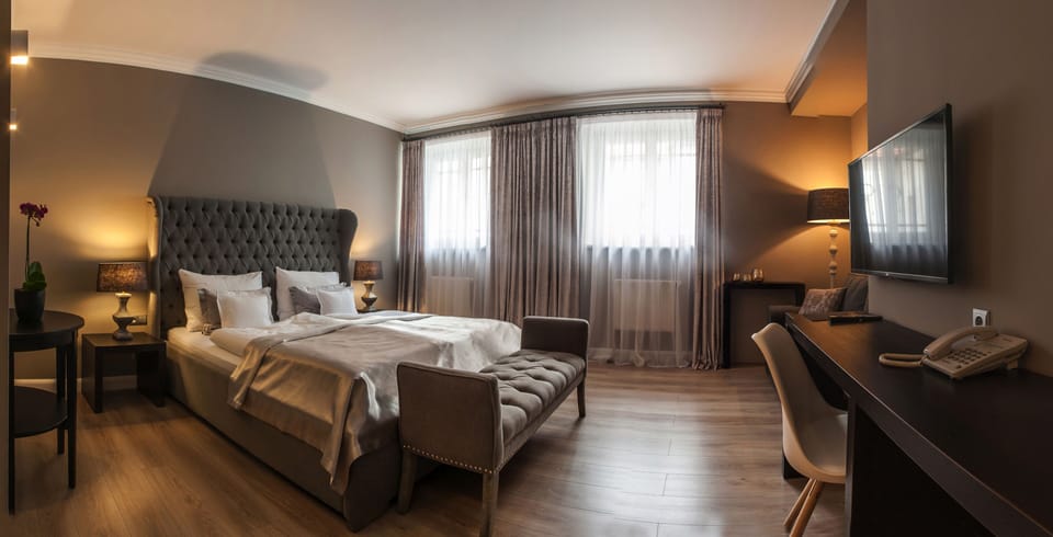Exclusive Double Room | Desk, iron/ironing board, free WiFi, bed sheets