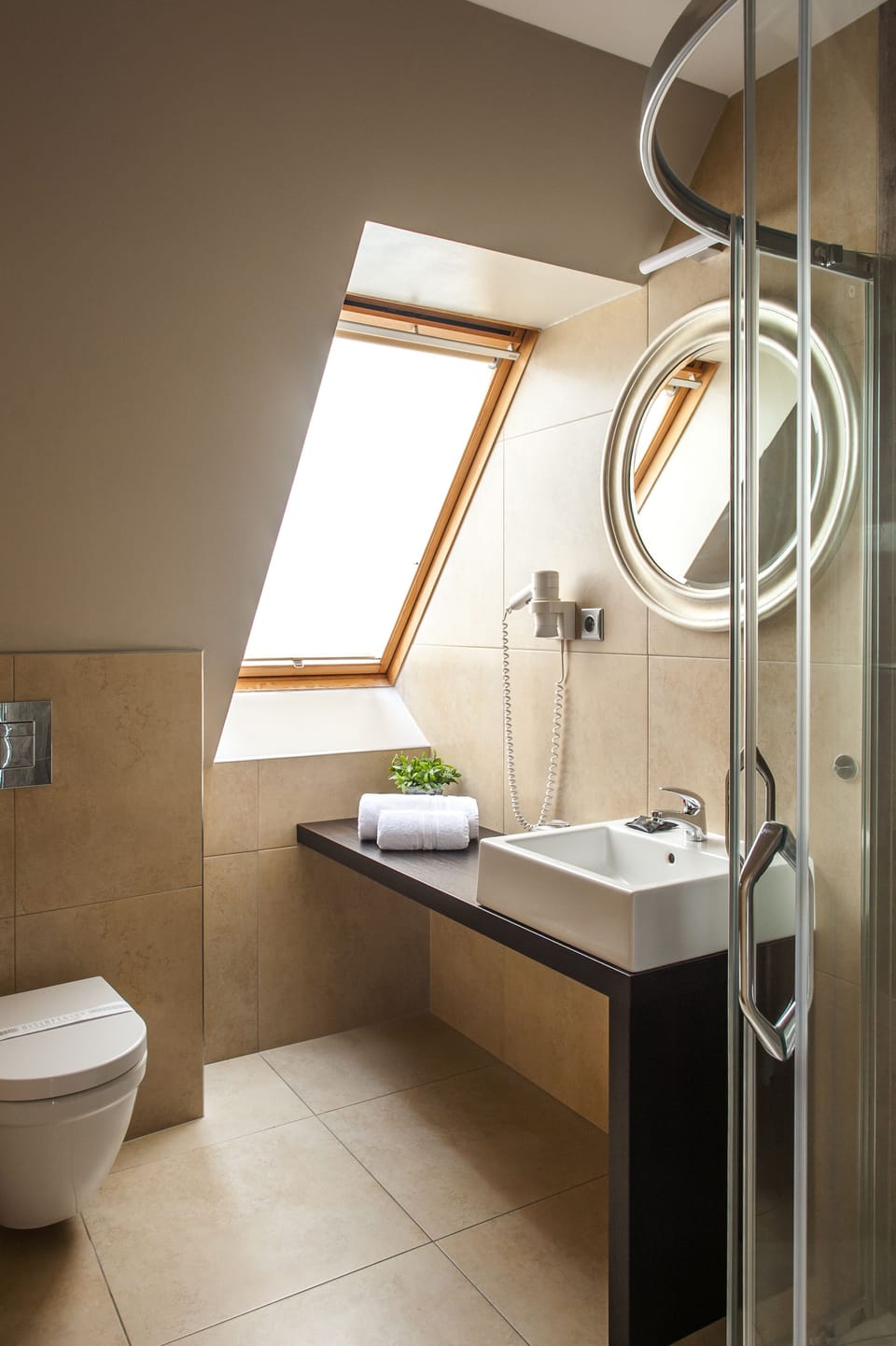 Superior Double Room | Bathroom | Hair dryer, towels