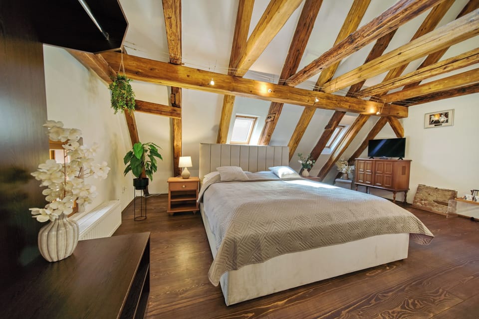 Suite (Attic) | Select Comfort beds, iron/ironing board, free WiFi, bed sheets