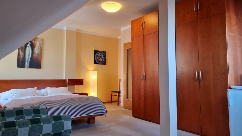 Comfort Double Room | In-room safe, laptop workspace, blackout drapes, soundproofing