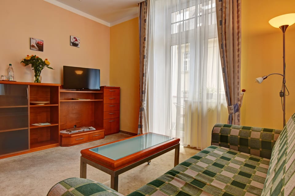 Comfort Apartment, Kitchen | In-room safe, laptop workspace, blackout drapes, soundproofing