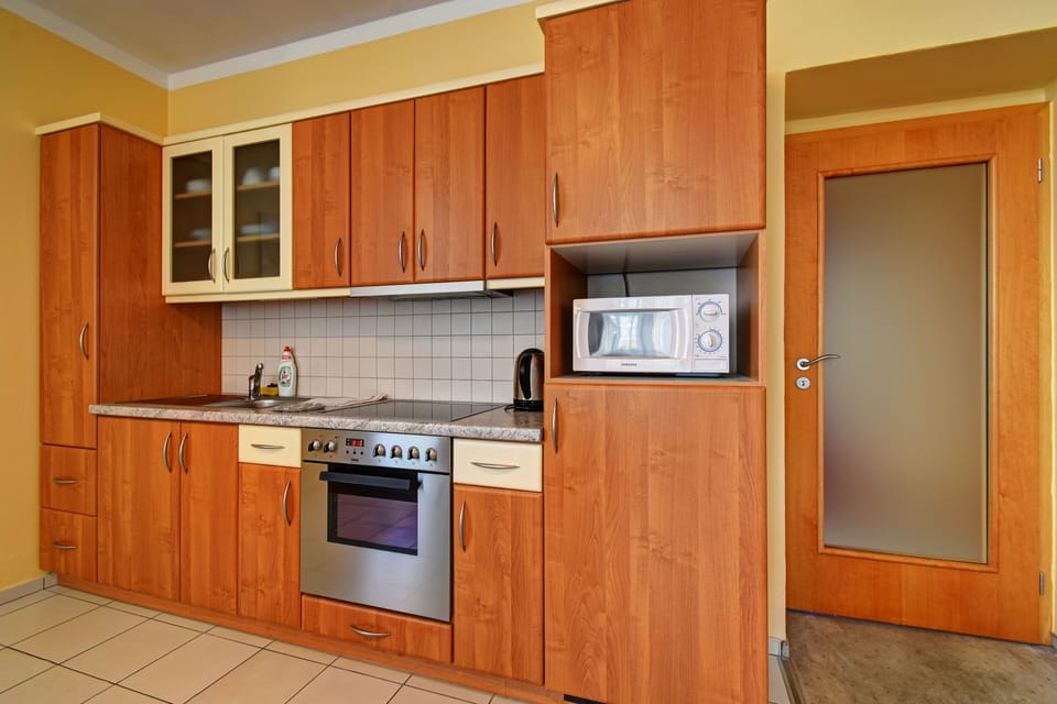 Comfort Apartment, Kitchen | Private kitchen | Coffee/tea maker, electric kettle