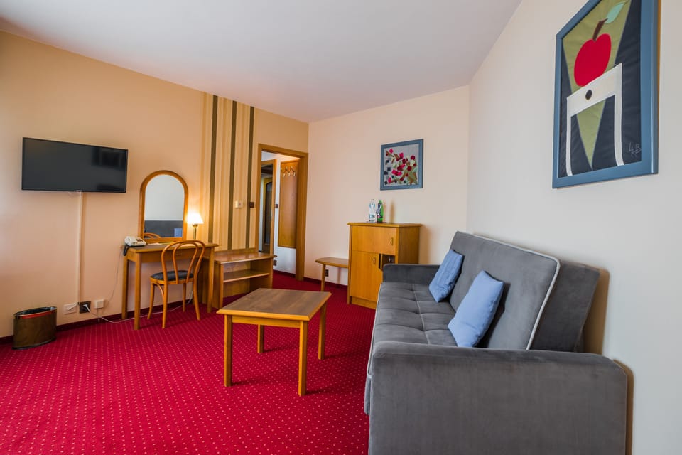 Superior Double Room | Minibar, in-room safe, individually decorated, individually furnished