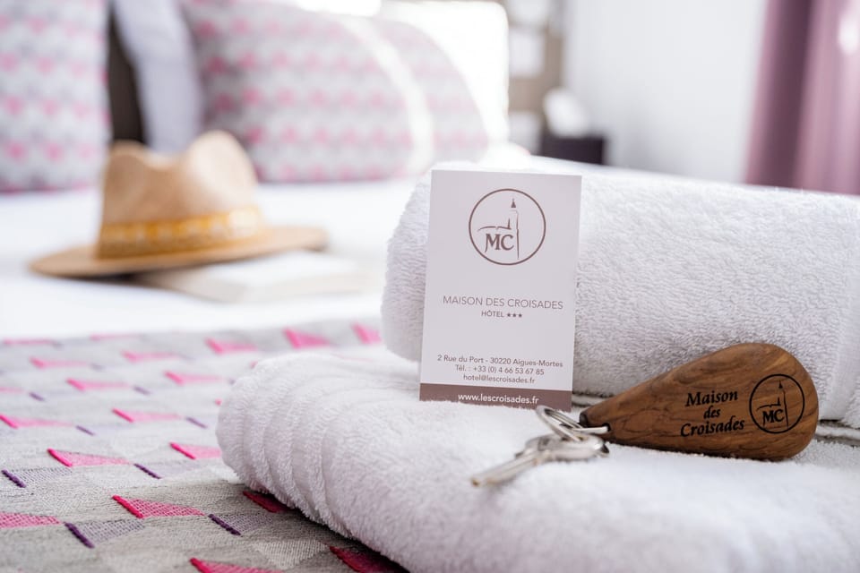 Classic Double Room, 1 Queen Bed, Canal View | Premium bedding, desk, blackout drapes, free WiFi