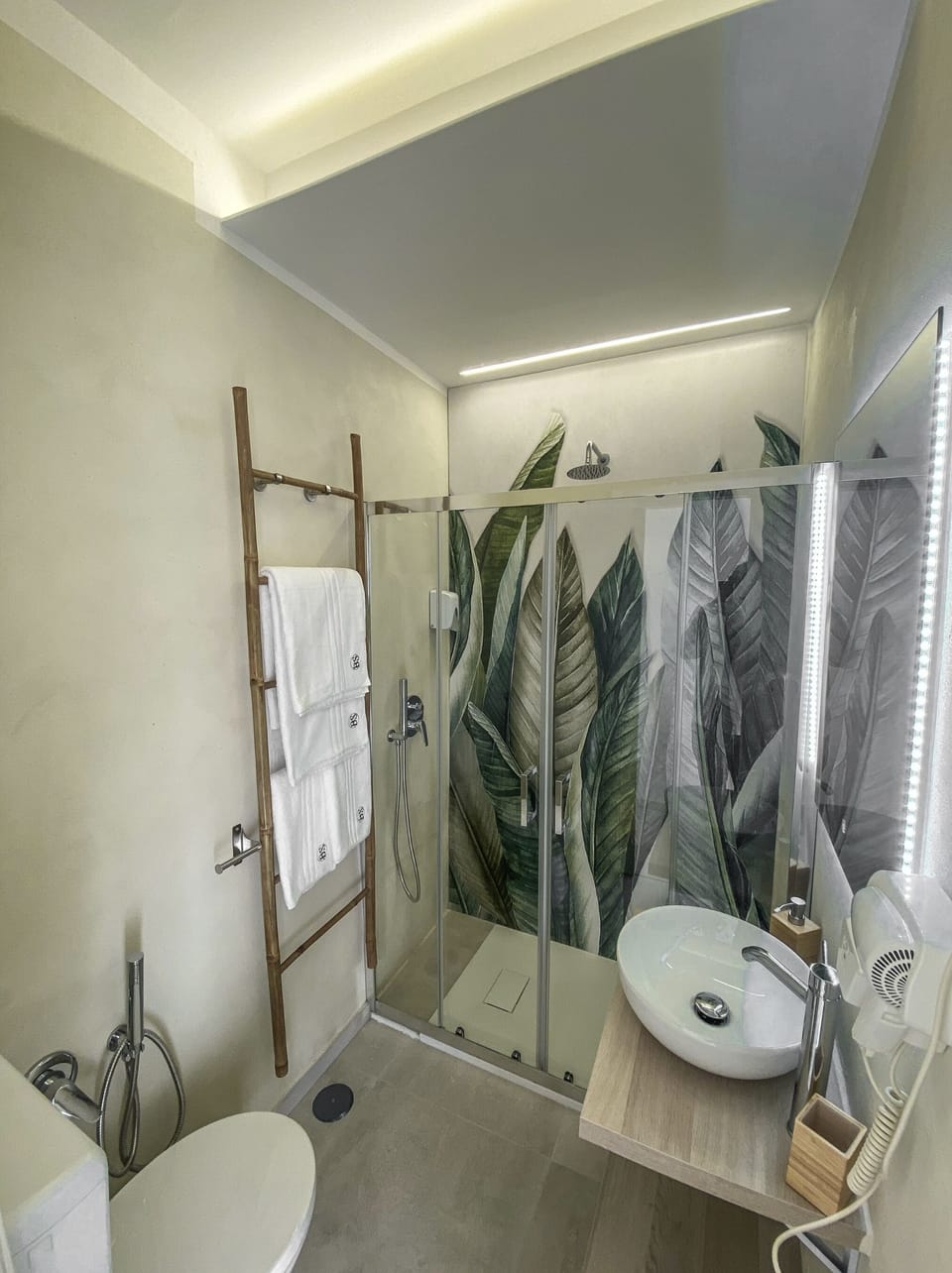 Honeymoon Double Room | Bathroom | Shower, rainfall showerhead, eco-friendly toiletries, hair dryer