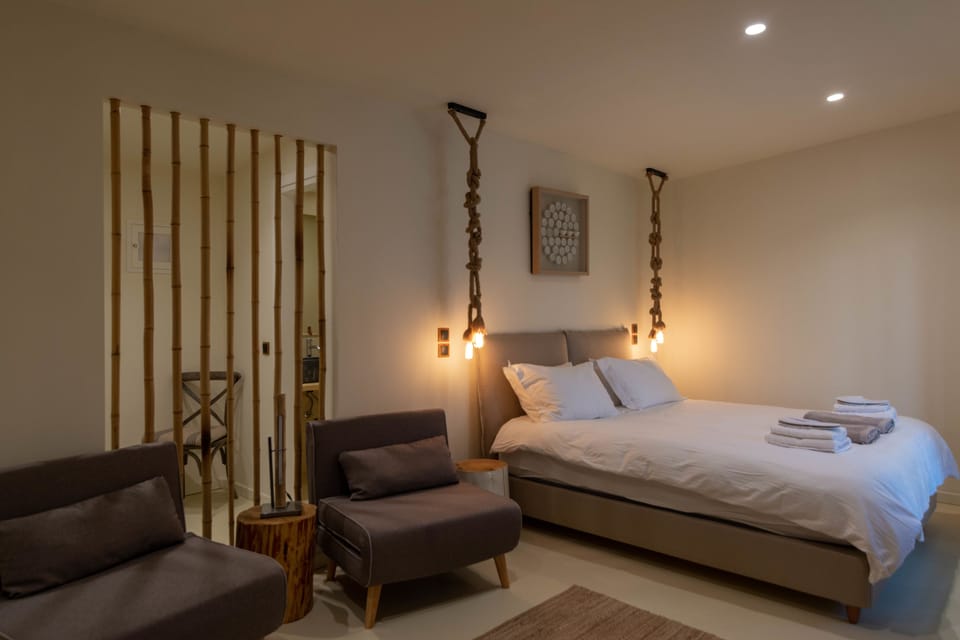 Suite, Garden View | In-room safe, soundproofing, rollaway beds, free WiFi