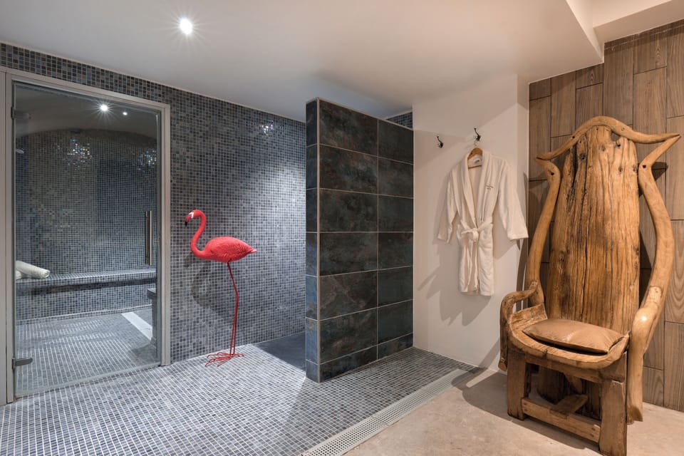 Couples treatment rooms, sauna, hot tub, steam room, Turkish bath