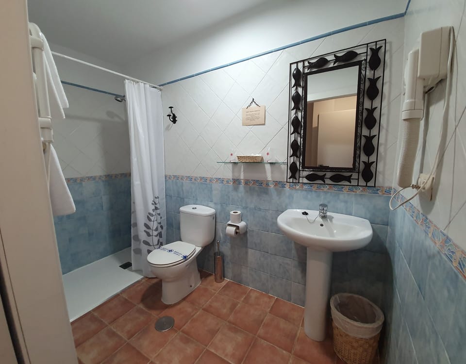 Standard Studio, 1 Double Bed | Bathroom | Free toiletries, hair dryer, bidet, towels