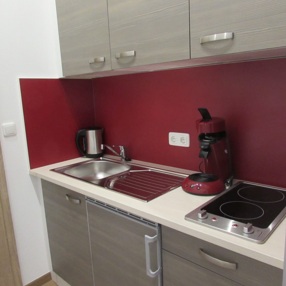 Espresso maker, coffee/tea maker, fridge, electric kettle