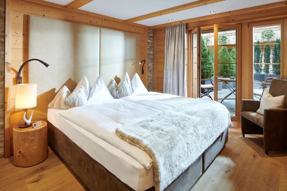Premium bedding, pillowtop beds, minibar, in-room safe