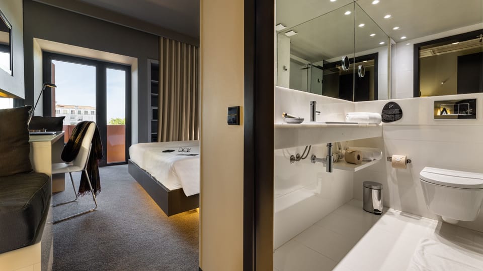 Classic Double Room | Premium bedding, minibar, in-room safe, desk