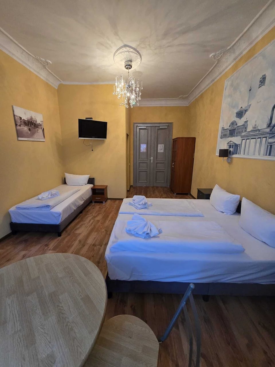 Triple Room | Iron/ironing board, free cribs/infant beds, free WiFi, bed sheets