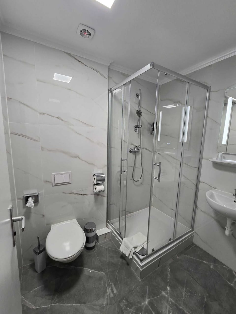 Shower, free toiletries, hair dryer, towels