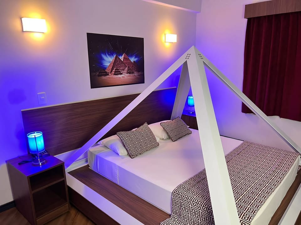 Deluxe Single Room, 1 Queen Bed, Accessible, Non Smoking | Desk, blackout drapes, soundproofing, iron/ironing board