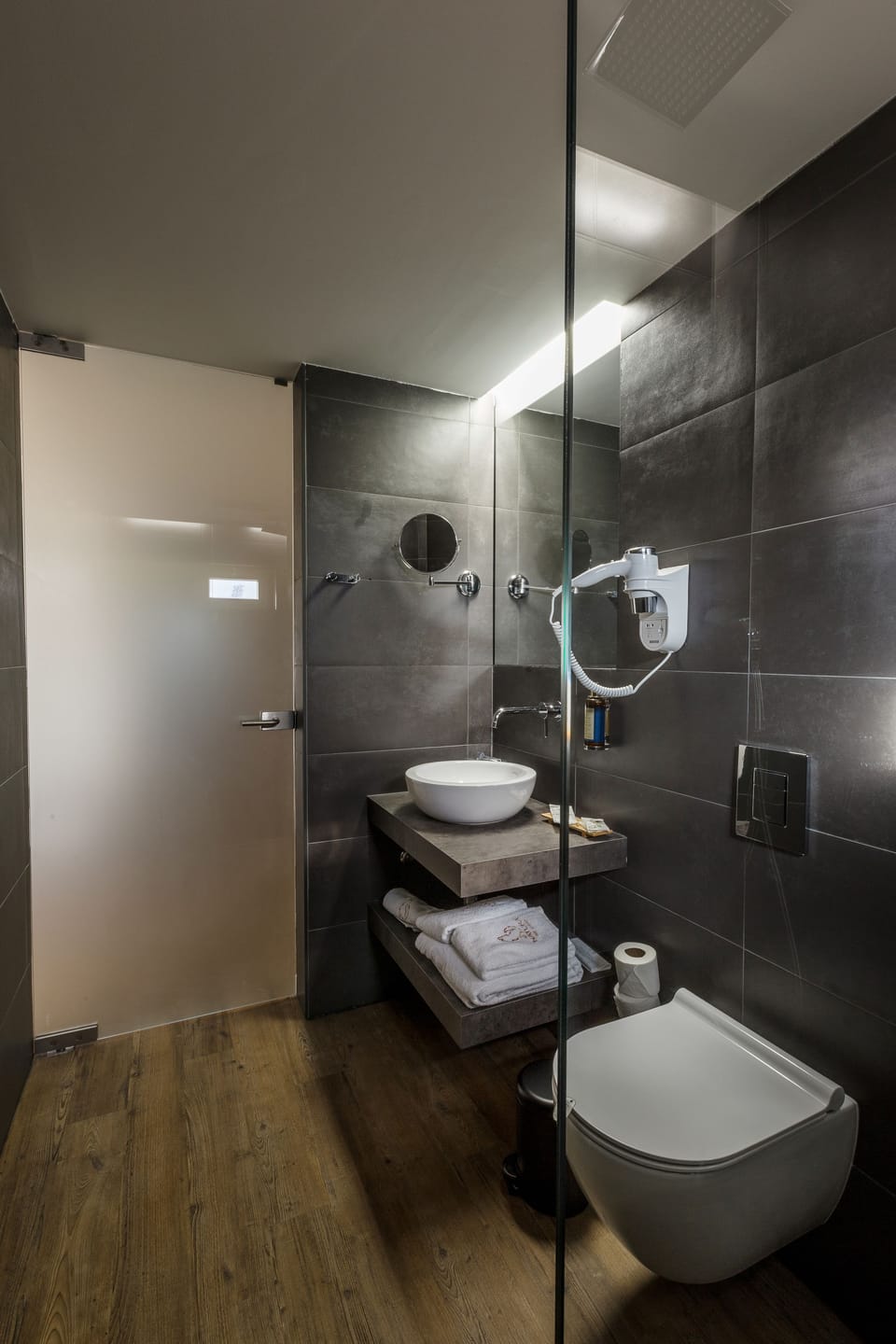 Combined shower/tub, free toiletries, hair dryer, bathrobes