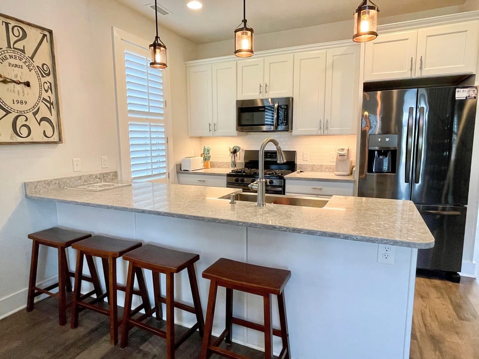 Kitchen and Breakfast Bar, First Floor