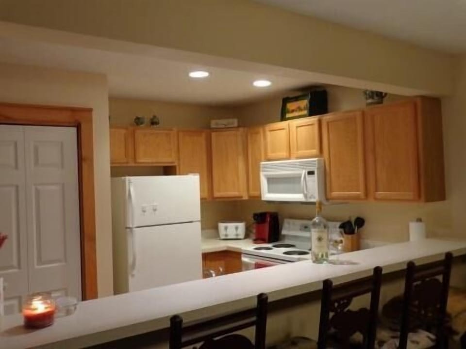 Kitchen with Breakfast Bar
