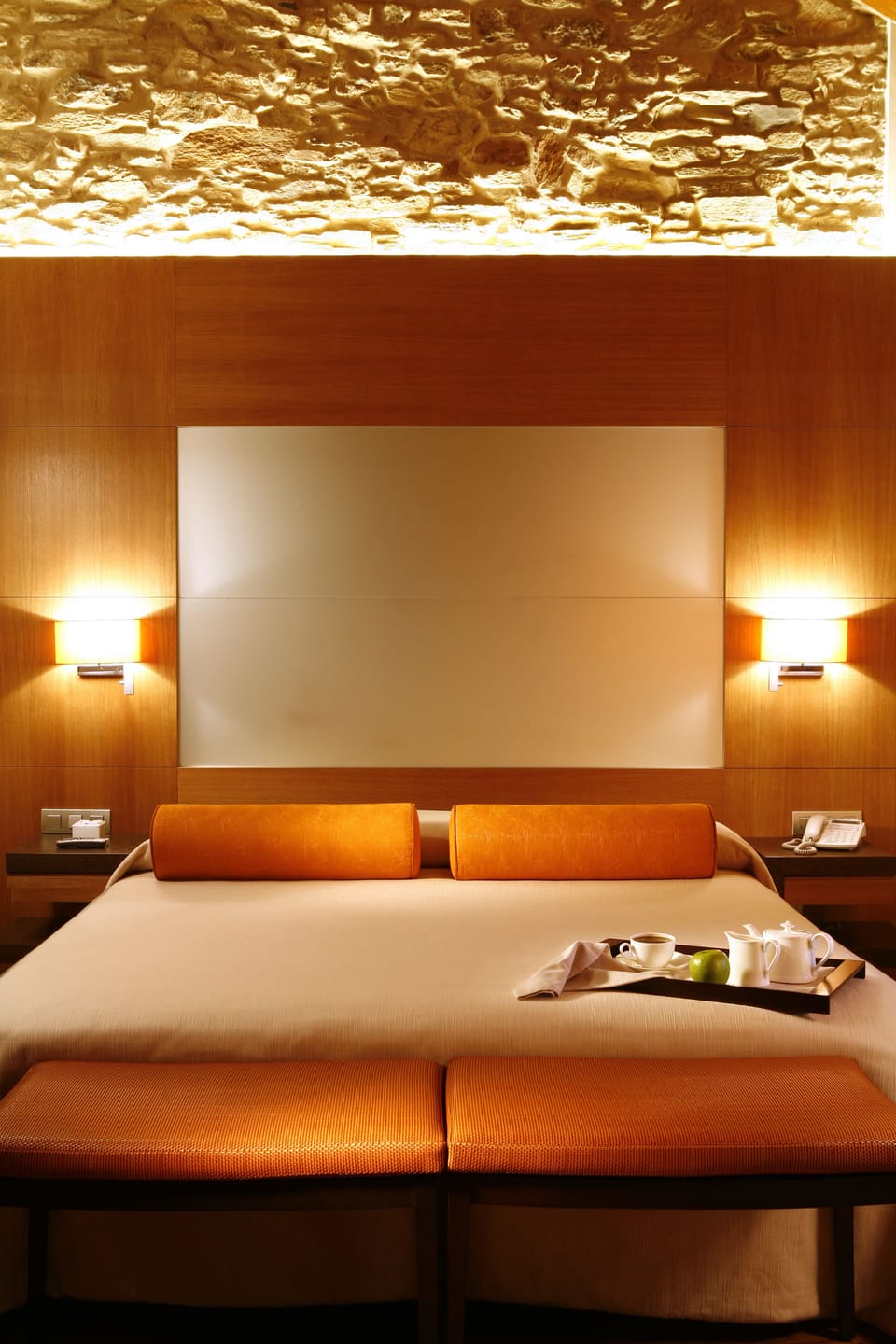 Superior Double Room | Bathroom | Combined shower/tub, hair dryer, bidet, towels
