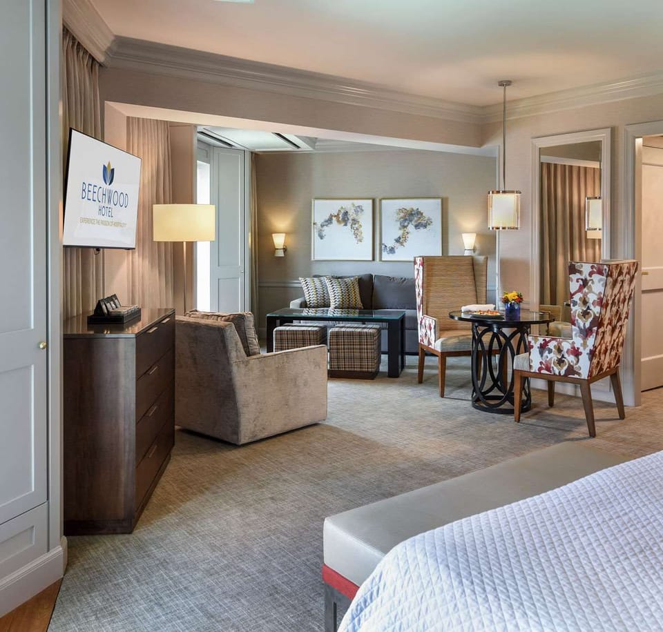 Junior Suite | Premium bedding, pillowtop beds, desk, blackout drapes