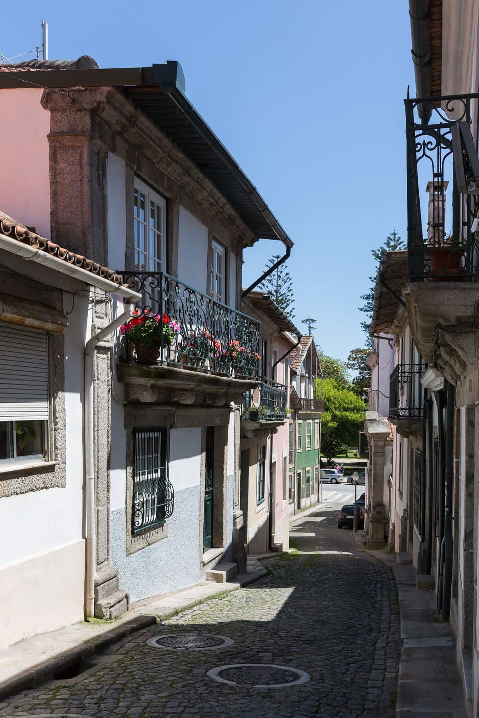 Rua Bela ends in the Garden of Passeio Alegre