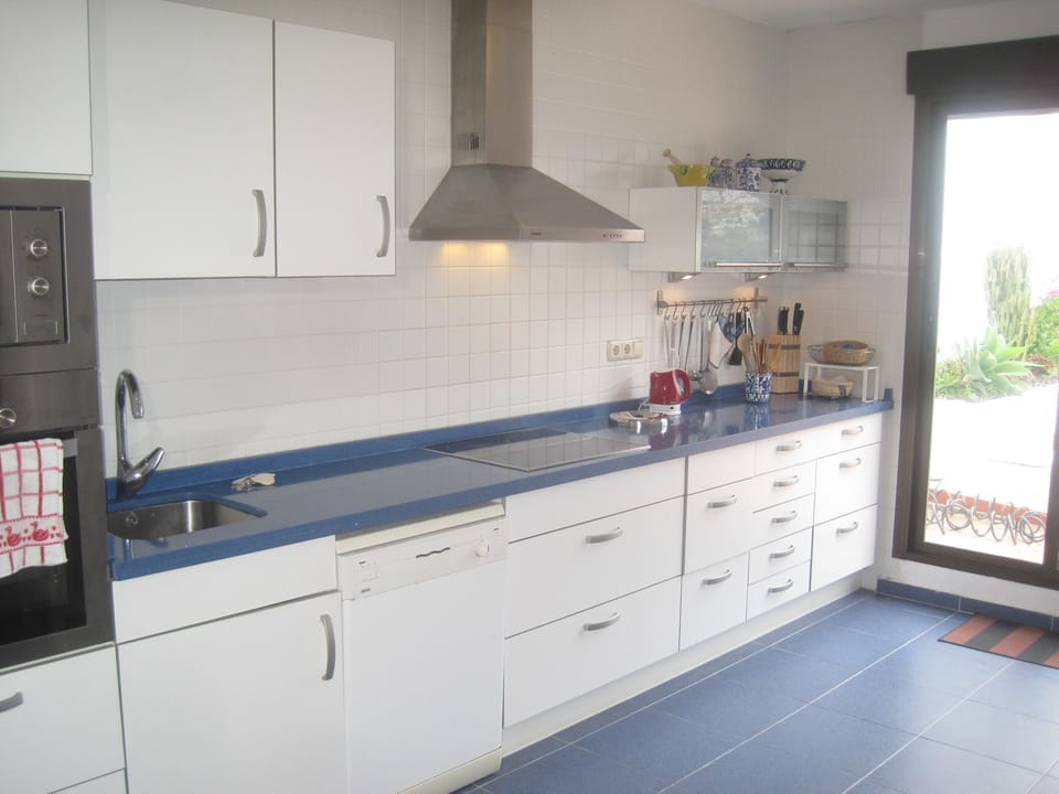 Fully renovated kitchen with all appliances, fridge freezer,  electric cooker