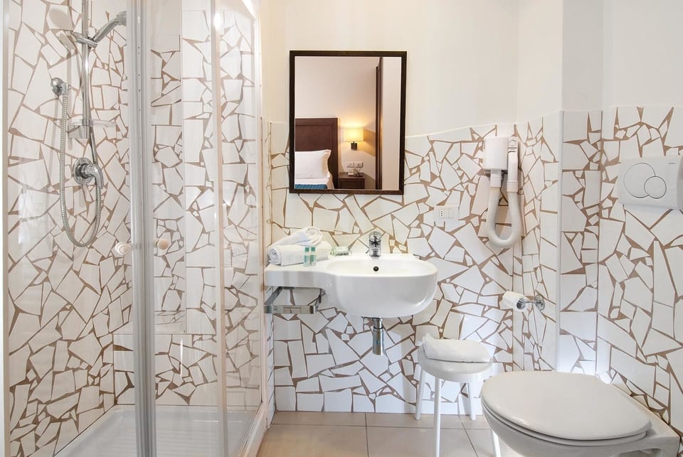 Shower, free toiletries, towels