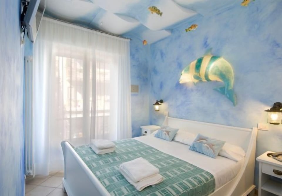 Frette Italian sheets, in-room safe, desk, free WiFi