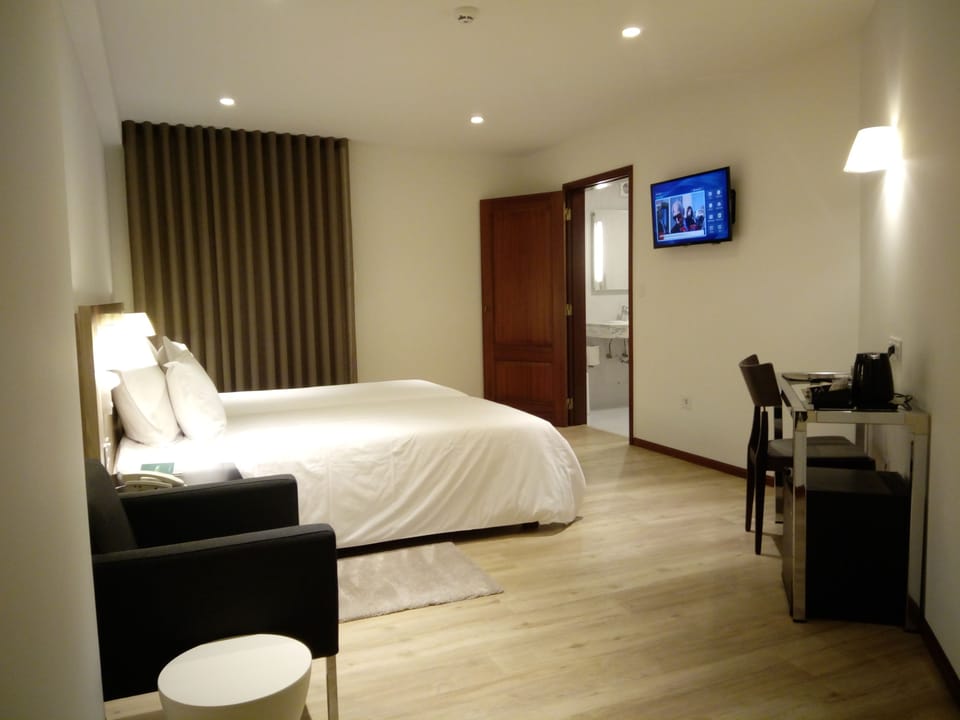 Twin Room, Accessible | In-room safe, desk, blackout drapes, soundproofing