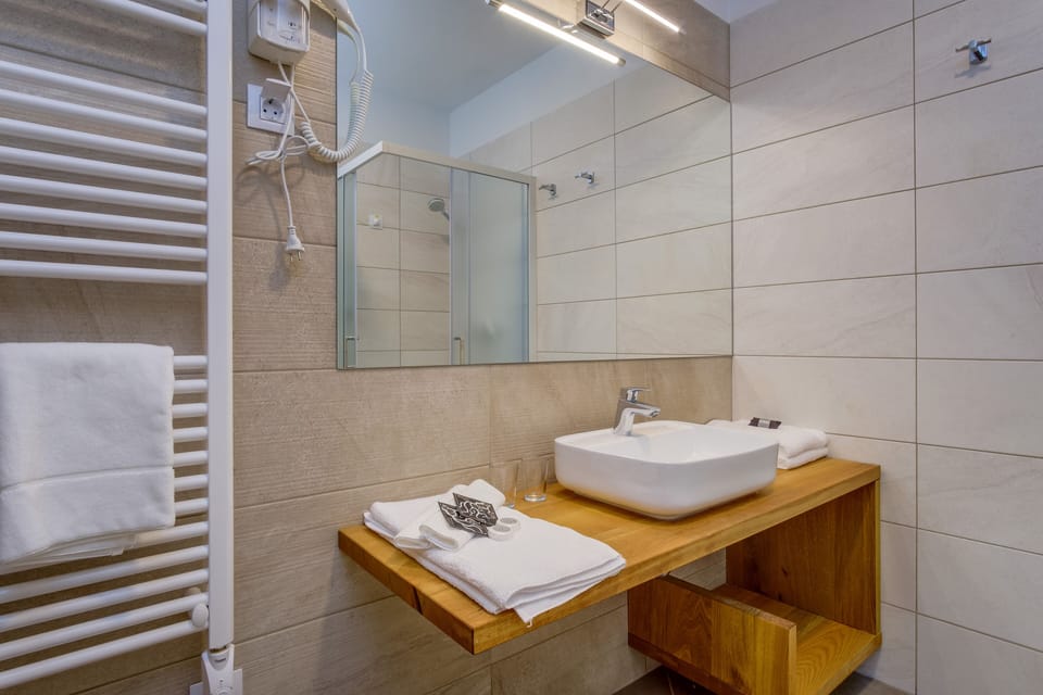 Superior Double Room | Bathroom | Shower, eco-friendly toiletries, hair dryer, slippers
