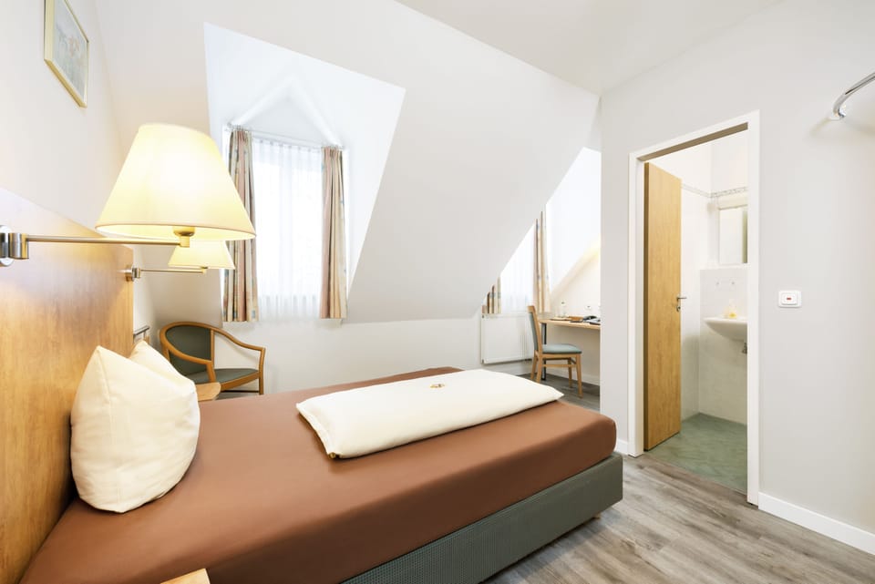 Comfort Single Room | Desk, blackout drapes, free WiFi