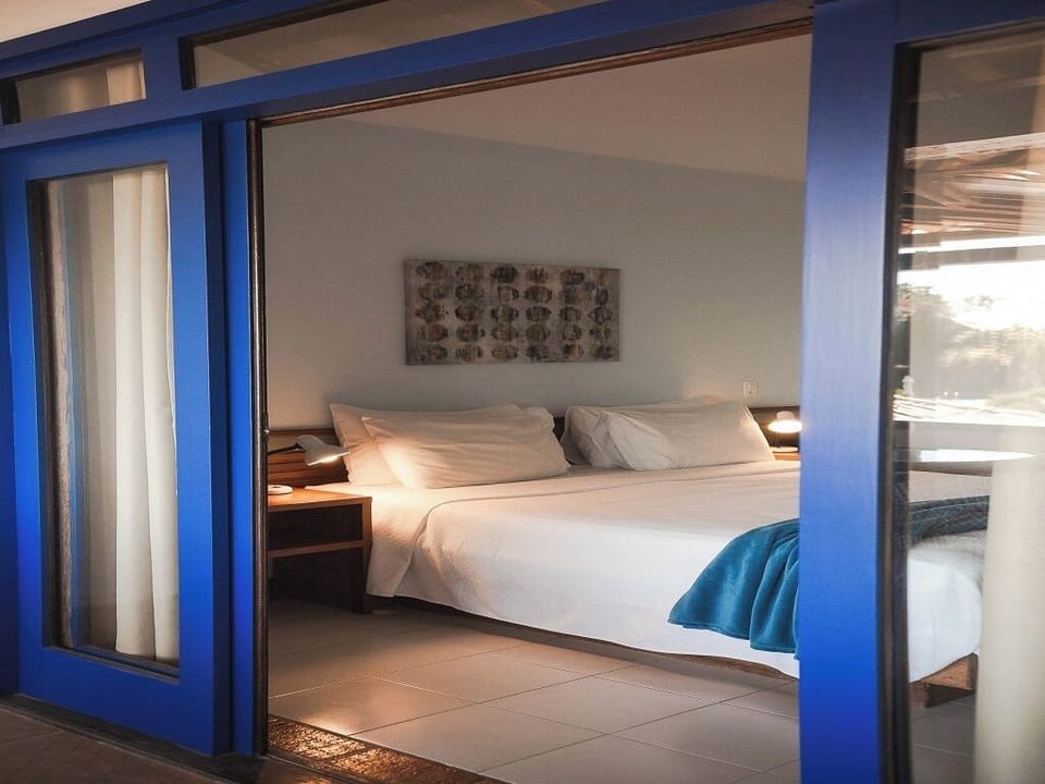 Deluxe Room, Balcony, Sea View | Minibar, in-room safe, blackout drapes, bed sheets