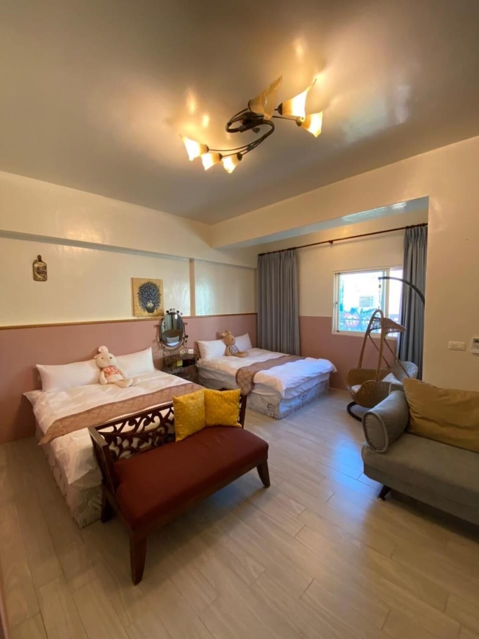 Desk, free WiFi, bed sheets