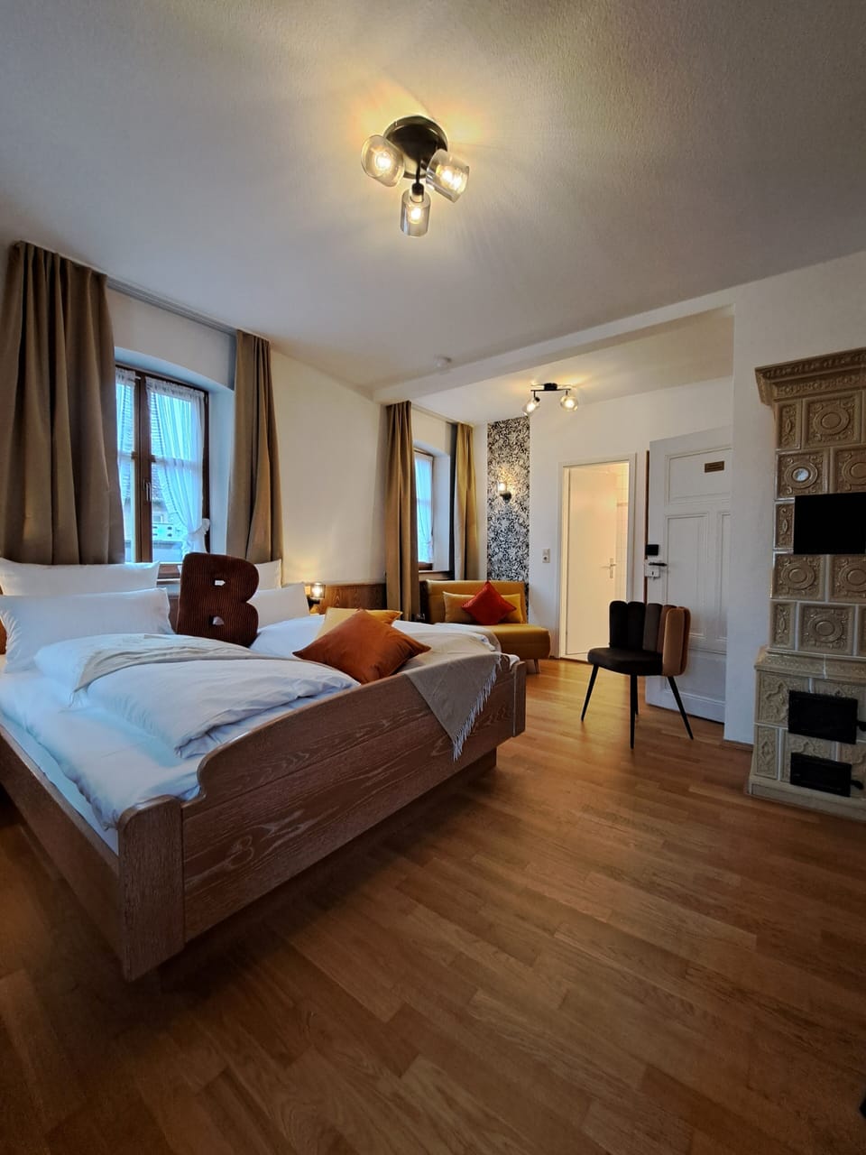 Comfort Triple Room | Premium bedding, individually decorated, individually furnished, desk